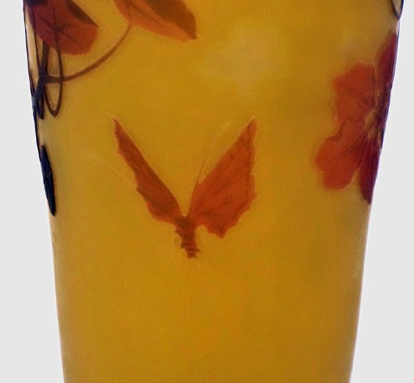 Baluster-Vase Schmetterling Detail